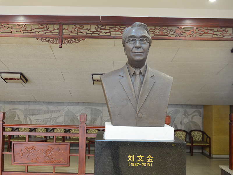 雕塑作品 劉文金像，鑄銅，安放地點(diǎn)：中央民族樂(lè)團(tuán)