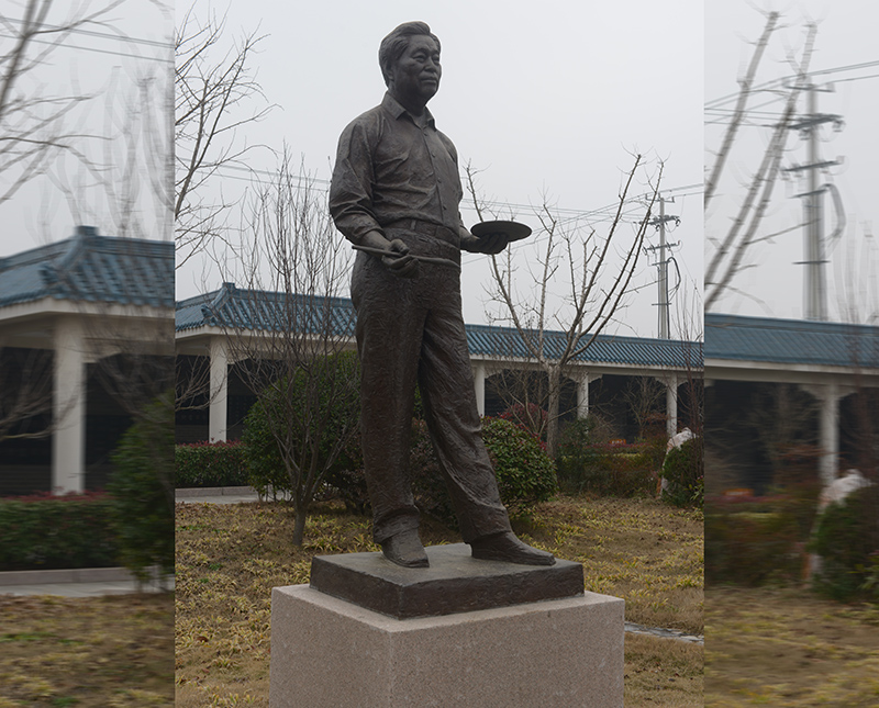 雕塑作品 喻繼高像、青銅高2.3米、安放地點(diǎn)：喻繼高紀(jì)念館